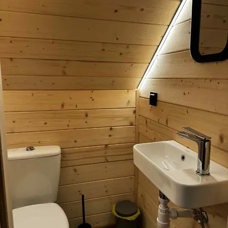 W Ogródku Z Prywatną Balią Z Hydromasażem