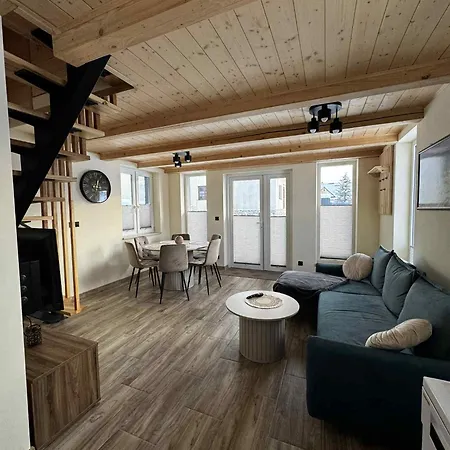 Tatil Evi W Ogrodku Z Prywatna Balia Z Hydromasazem