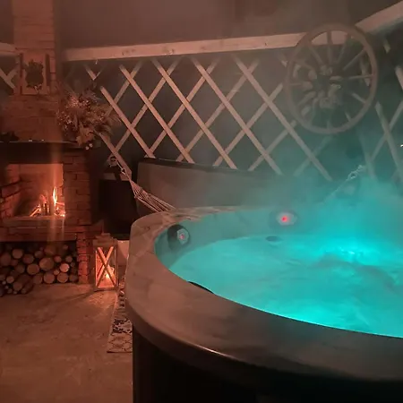 W Ogródku Z Prywatną Balią Z Hydromasażem * Kacwin