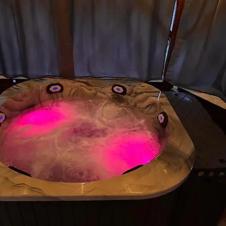 W Ogrodku Z Prywatna Balia Z Hydromasazem Tatil Evi Kacwin