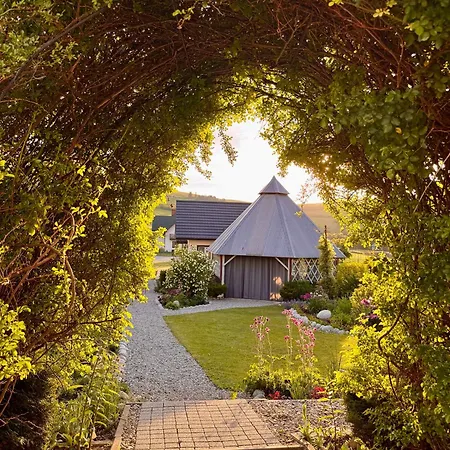 Tatil Evi W Ogrodku Z Prywatna Balia Z Hydromasazem Kacwin